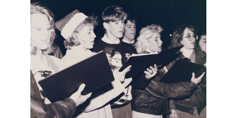 Pepperdine carolers